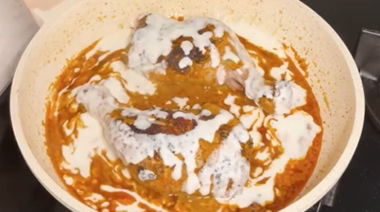 Creamy Iffa chicken coated in rich garlic cheese sauce and garnished with coriander